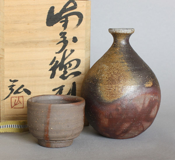 Sakeflasche und Guinomi Bizen Keramik A