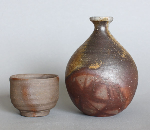 Sakeflasche und Guinomi Bizen Keramik F