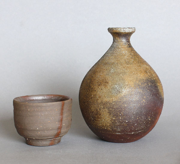 Sakeflasche und Guinomi Bizen Keramik G